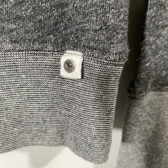 A&F Soft Crewneck Sweatshirt Patch Seal and Logo Size Small Gray - Picture 4 of 7